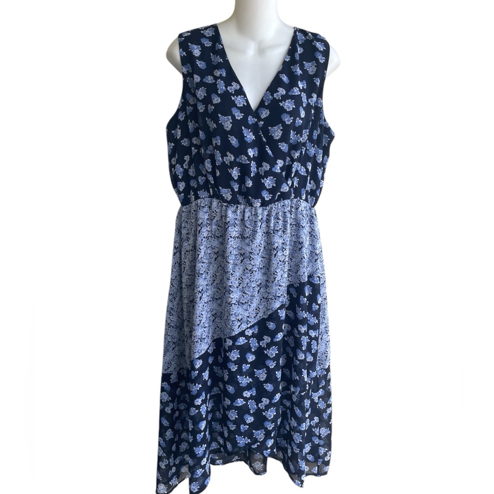 New York & Co Blue White Sleeveless Floral Dress Chiffon Surplice V-Neck Size 10